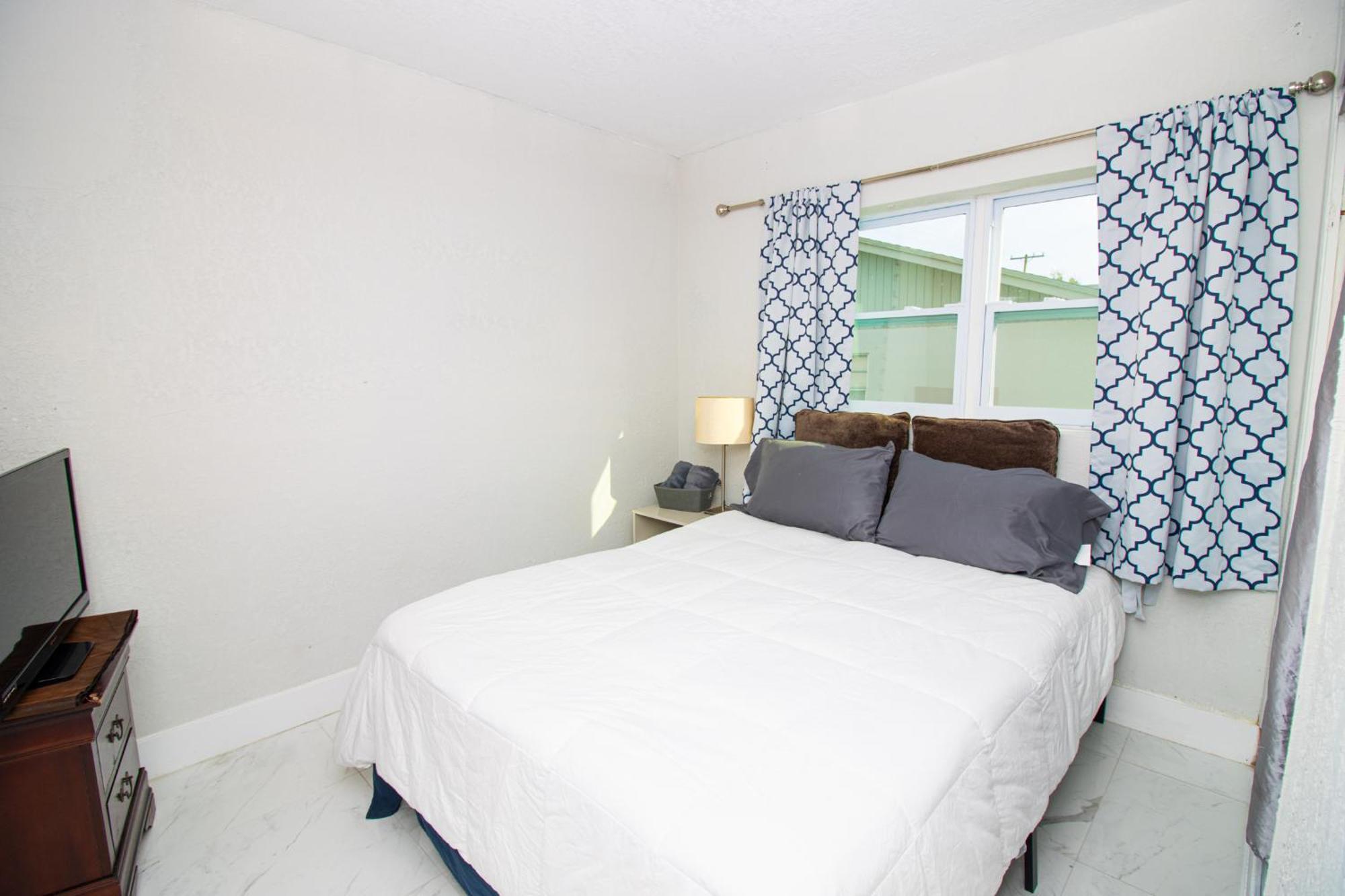 Shared Home - Close To The Beach Riviera Beach Exterior foto